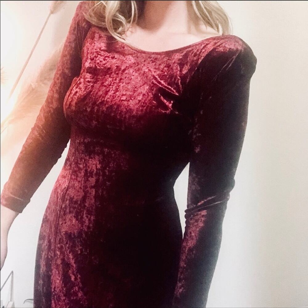 VINTAGE Maroon Burgundy Crushed Velvet Long Sleeve Midi Rosette Applique Dress 6 - Picture 4 of 8